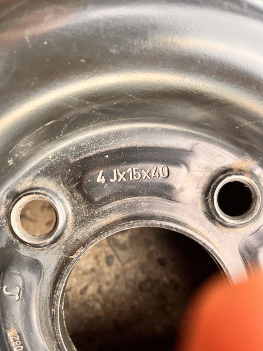 Roata de rezerva, cric, ,triunghi reflectorizant