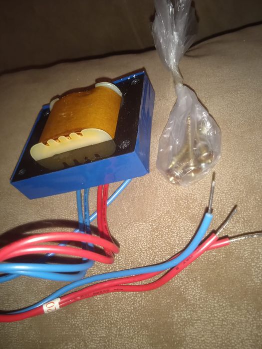 Продам трансформатор 220вольт, выхол 12вольт мощность 20ват