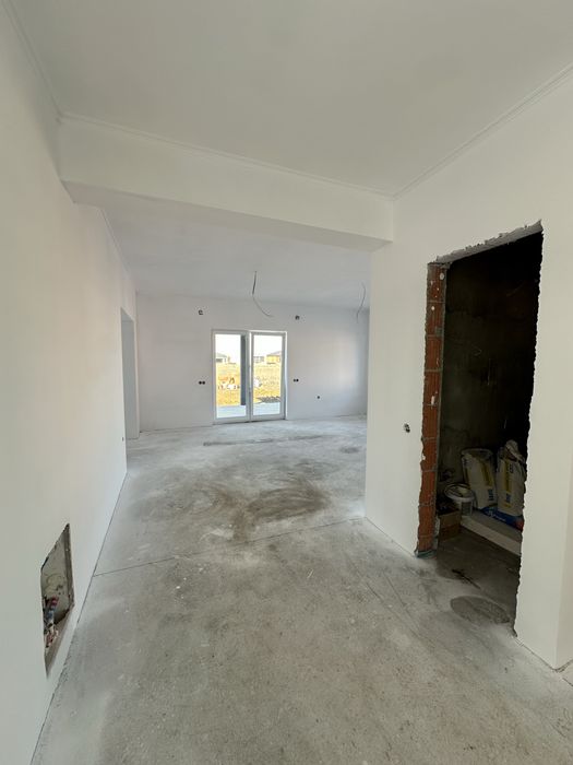 Casa noua semifinisata in Santandrei