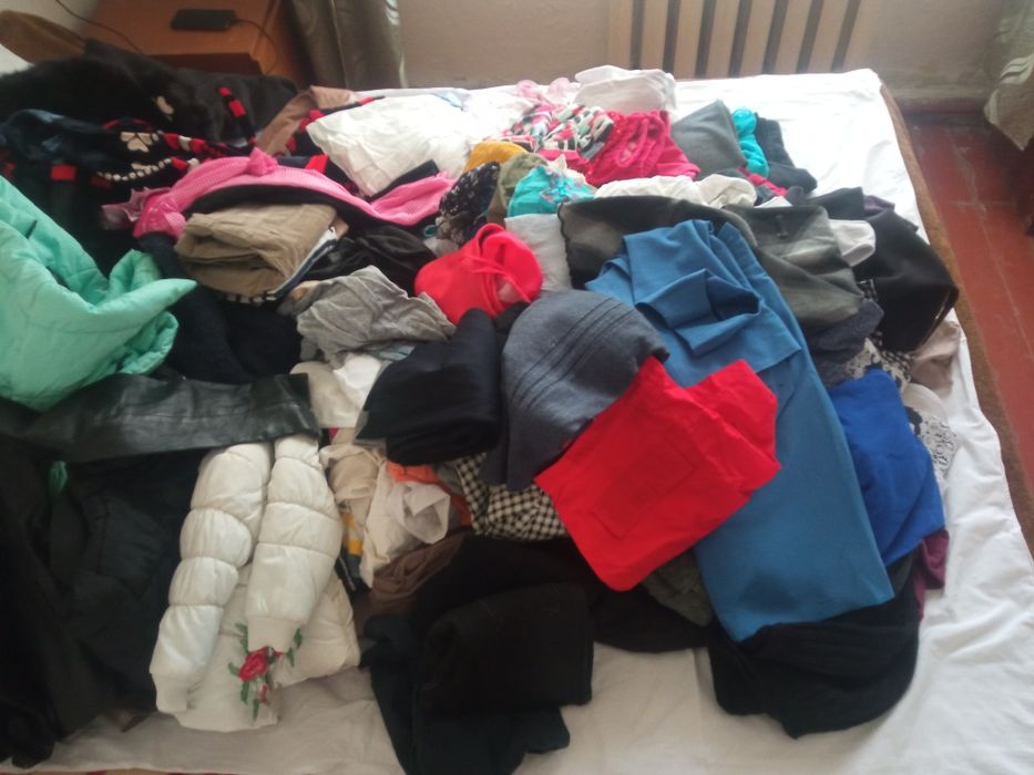 Вещи разные детские куртки ,кофты ,брюк