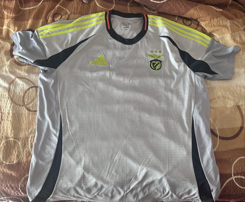 Tricouri fotbal noi