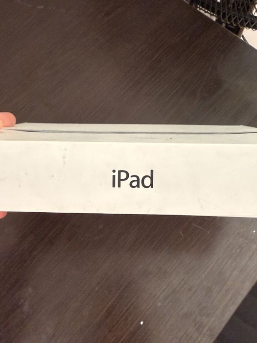 iPad srochna sotiladi