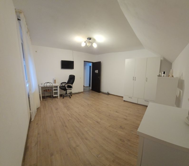 Proprietar, închiriez apartament cu doua camere, zona Modern