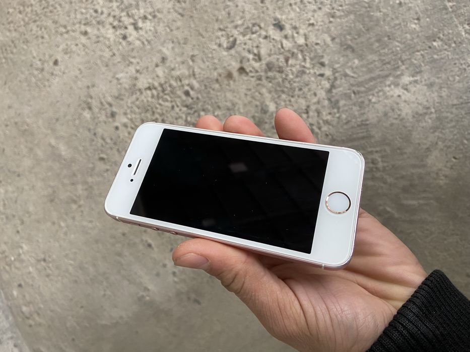 Iphone se 64gb sastayana rasmda korsatilgan