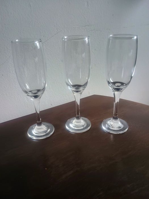 Pahare set șampanie, bere, cocktail.