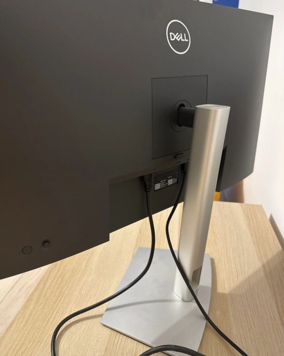 Monitor Dell P2723QE