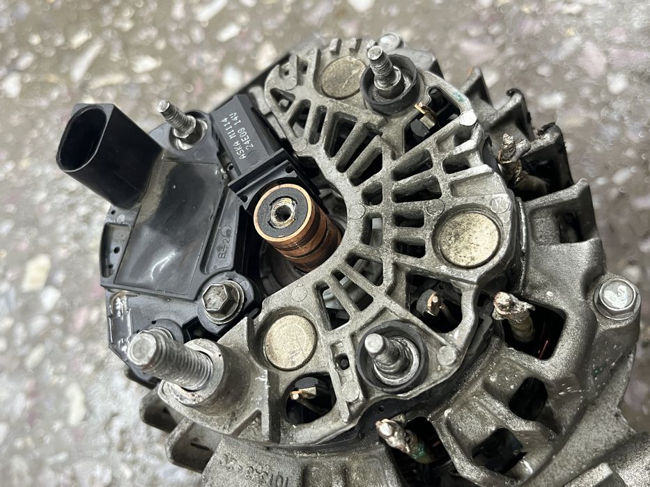 Продам б/у генератор от Весты