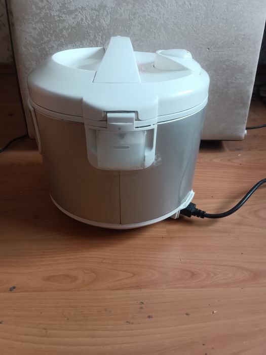 Мултикукър Panasonic SR-TMH18