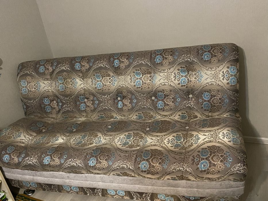 Диван-тахта в хорошем состоянии