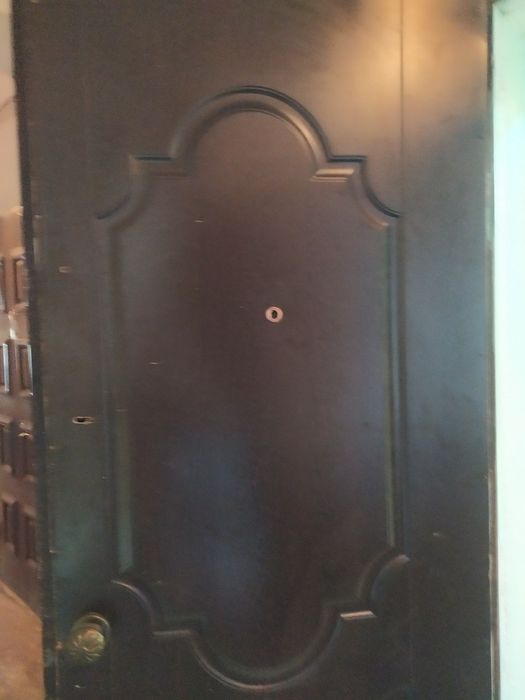 13000. Однокомнатная.Кадастр 100%. Не часть и не доля. Бывшое общежити