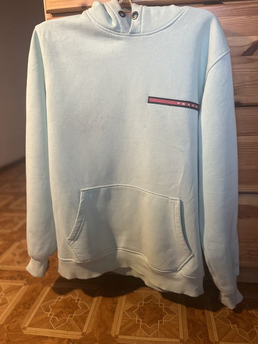 Толстовка Prada.