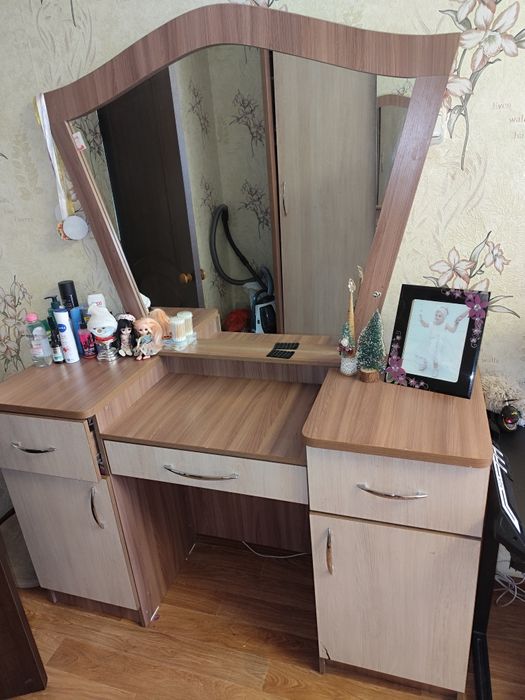 Продам спальный гарнитур