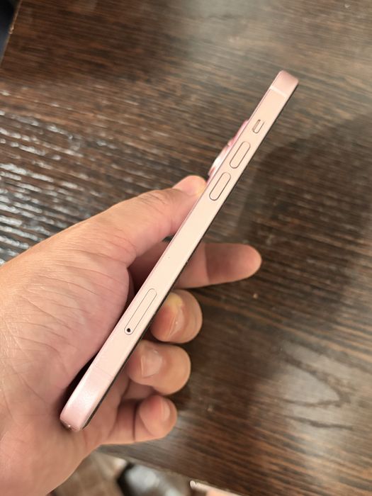 Iphone 15 розовый