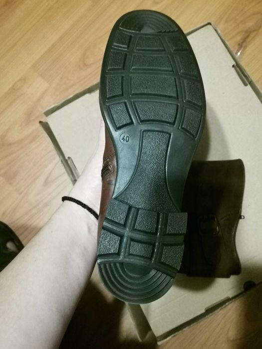 Vând cizme, sunt doar probate