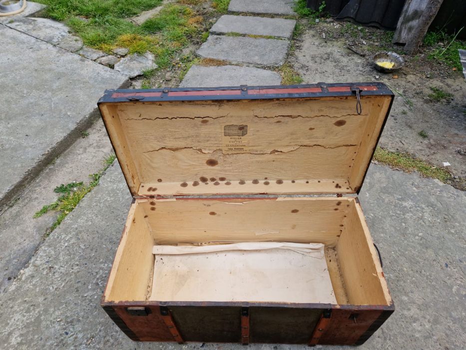 Vând cufăr vechi anii 1960