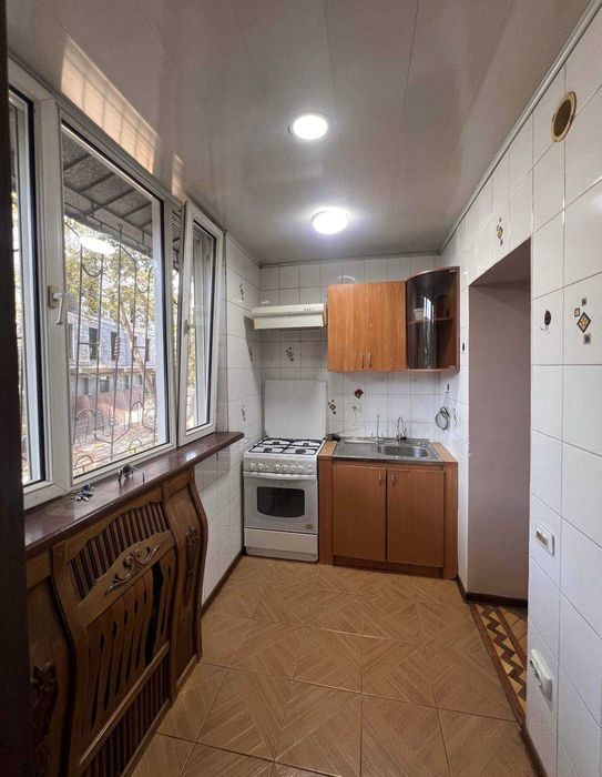 Шота- Руставели   3/2/5 кирпич  #77серия   Гостиница Россия