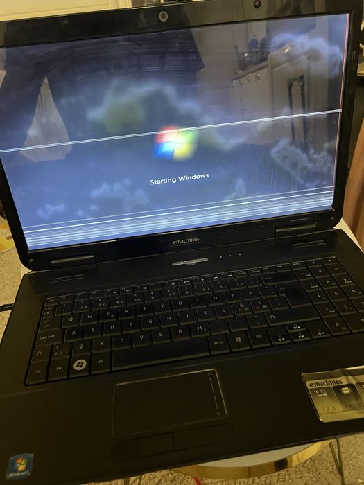 Vand leptop pentru piese !!