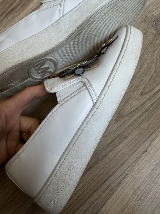 Оригинални кожени спортно/елегантни бели обувки  МК ! 36 н