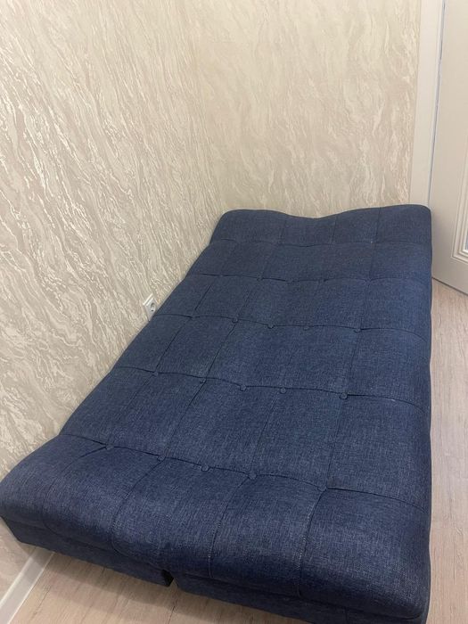 Холодилник и диван