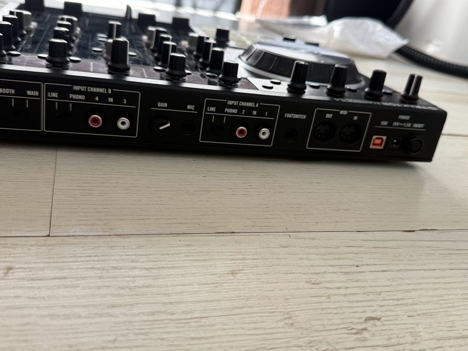 Consola native instruments Dj TRAKTOR kontrol S4 MK3