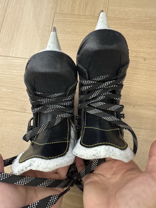 Продам хоккейные коньки