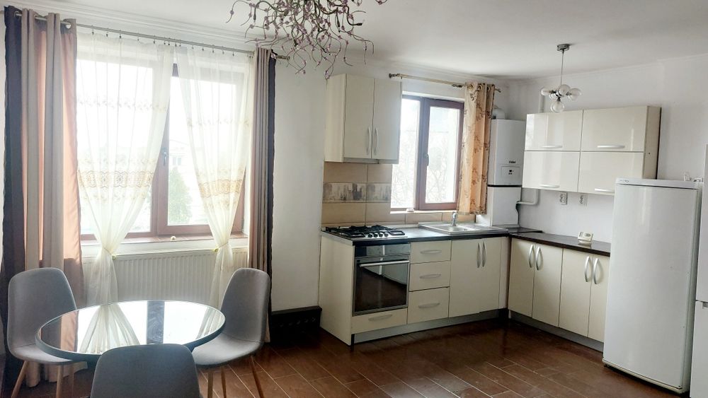 Inchiriez apartament  3 camere zona Pietonalului Unirii