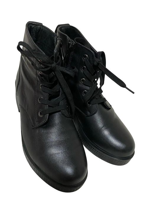 Продам кожанные сапоги