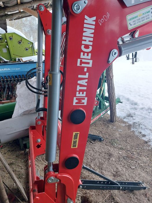 Vând încărcător frontal