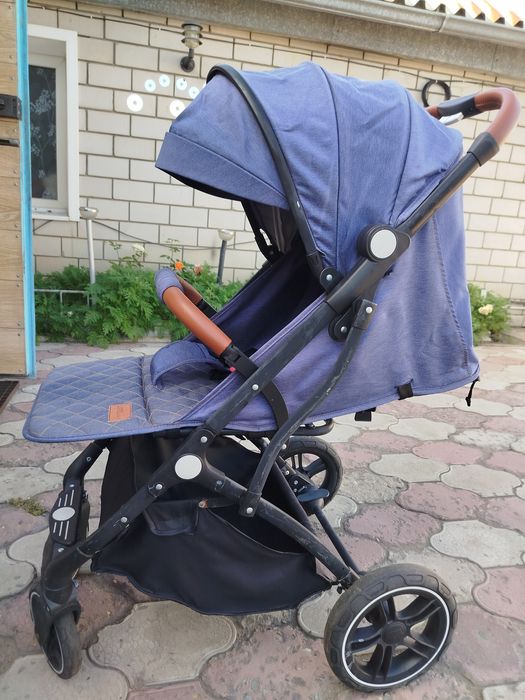 Коляска прогулочная