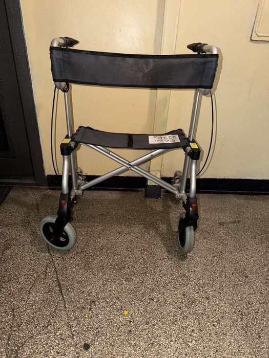 Cadru persoane invalide batrani dizabilitati