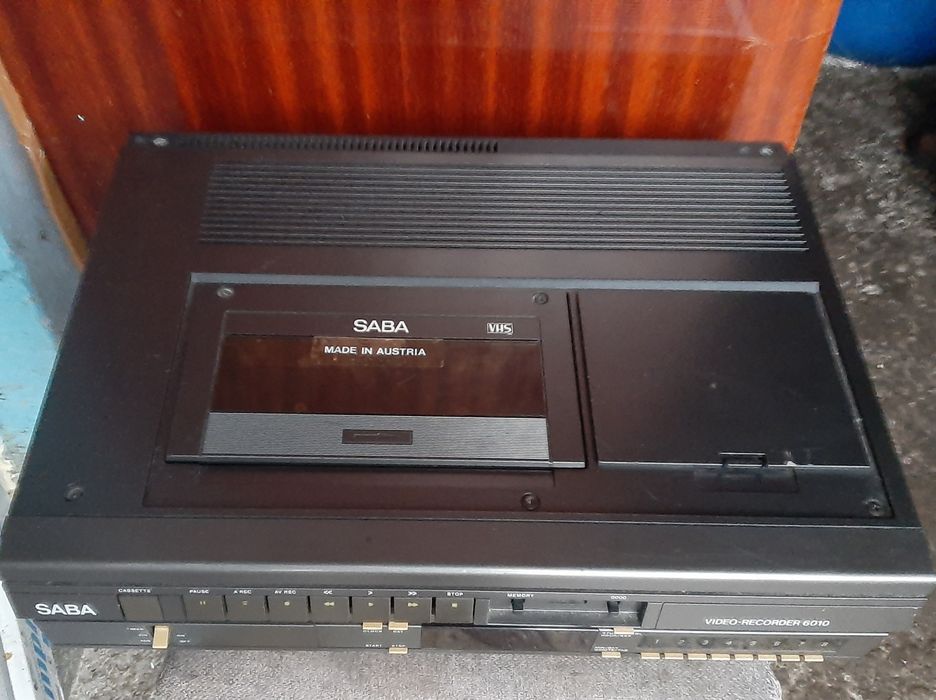 Vând videorecorder de colecție saba în stare bună
