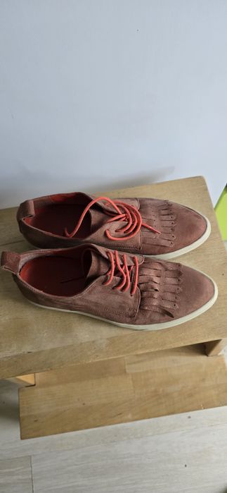 Велурени обувки Benetton