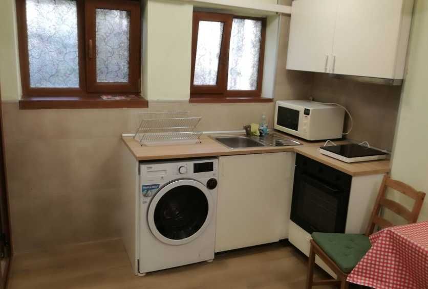 Дава се под наем Едностаен апартамент в Бургас, Център - 25 кв.м за 110 € - Снимка #1