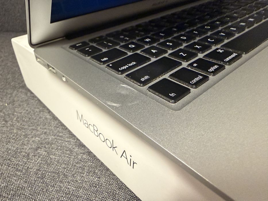 MacBook Air 2017 1st owner (2019) 154 cycle battery