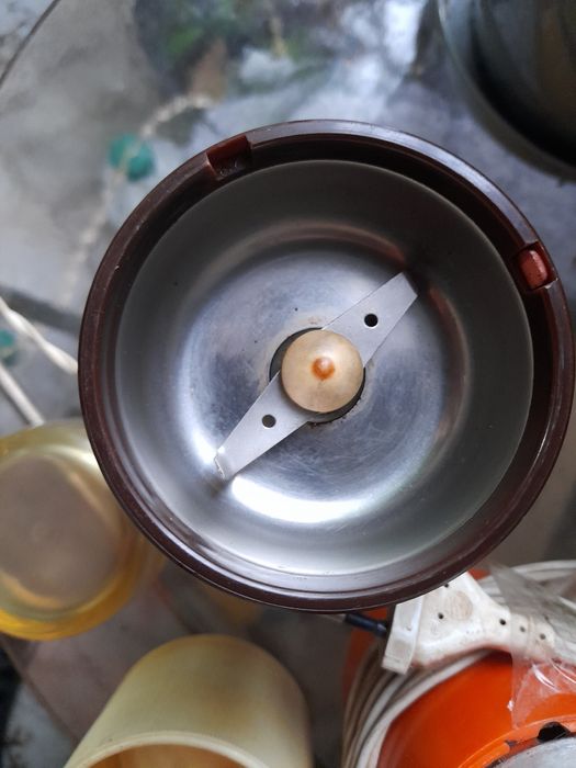 Гасители за свещи и 2 бр. руски ел. кафемелачки STRAUME