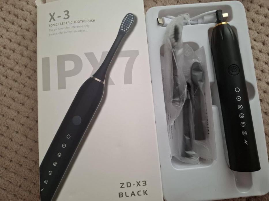 Електрическа четка за зъби нова