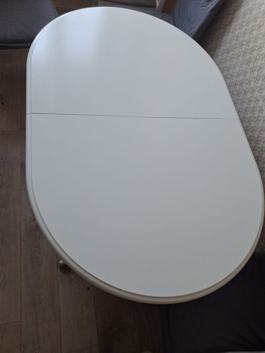 Продам стол овальный.