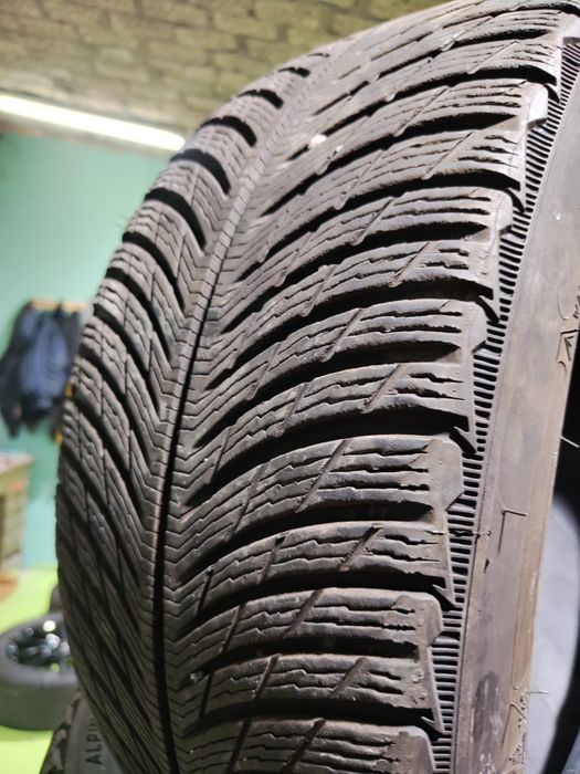 4 бр зимни 235/40/18 Michelin
