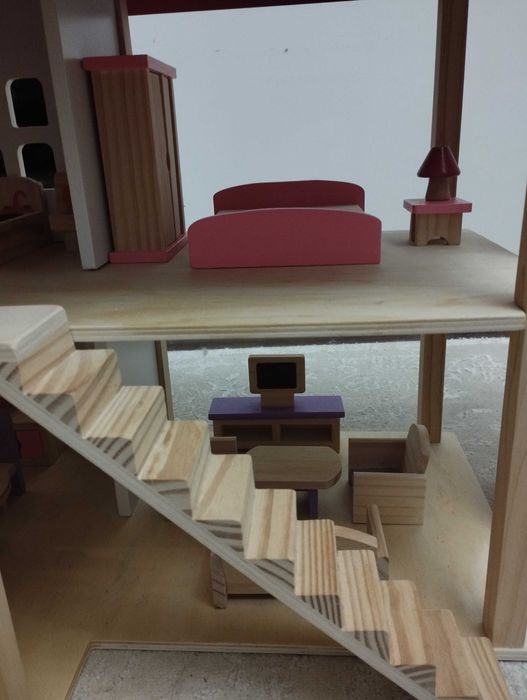 Розовый домик для кукол