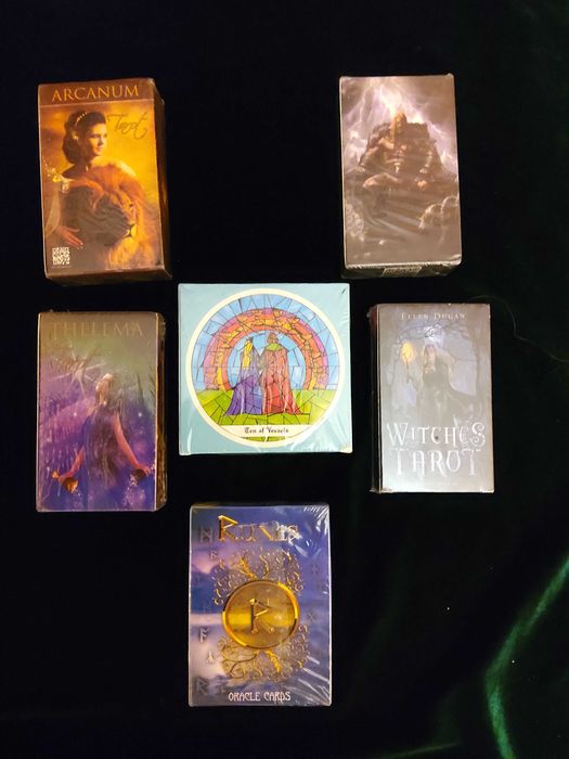 Продаются карты Таро
