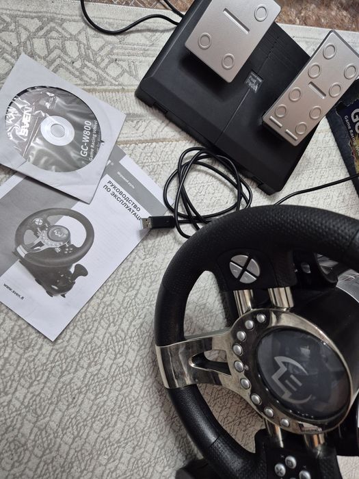 Игровой руль с педалями