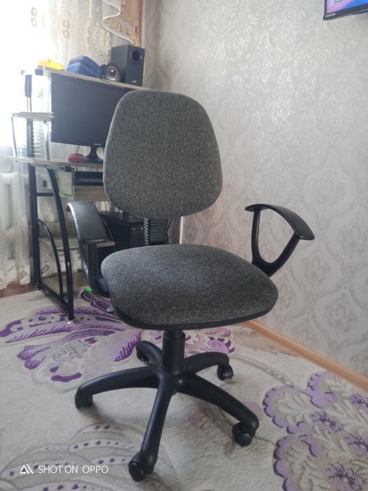 Продается компьютерная кресло в отличном состоянии
