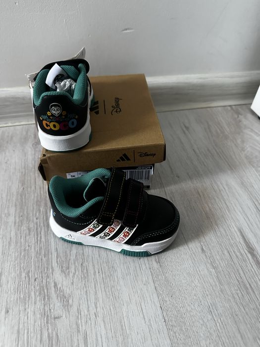 Детски обувки на марките Adidas, Nike и Igor.