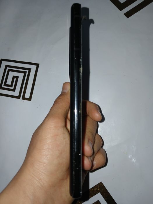 Samsung S21 Ultra sotiladi holati yaxshi aybi ekran ketgan