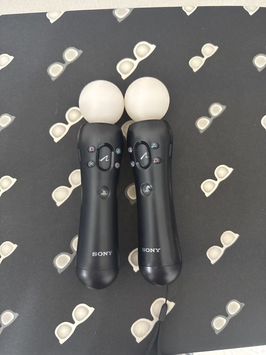 PlayStation move 2 контроллера.