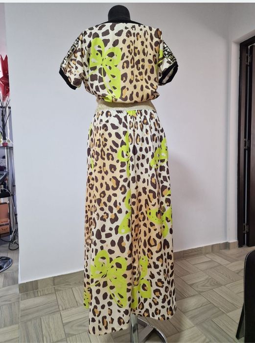 Rochie lunga animal print, talie elastica;