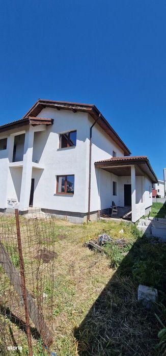 Vila P+1, zona linistita, pentru doua famili.