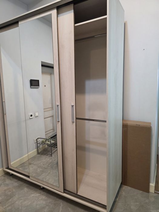 2 шкафа светлобежевых