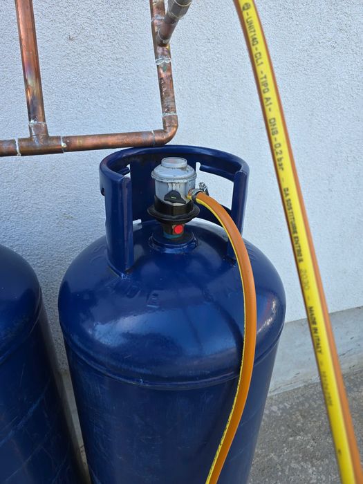 Vând două butelii GPL 80 de litri cu centralina si regulatoare.