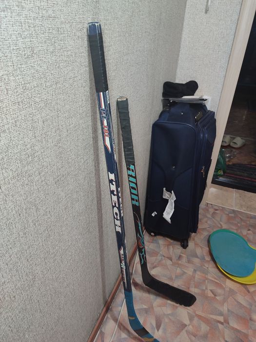 Продам клюшки  хоккейные.